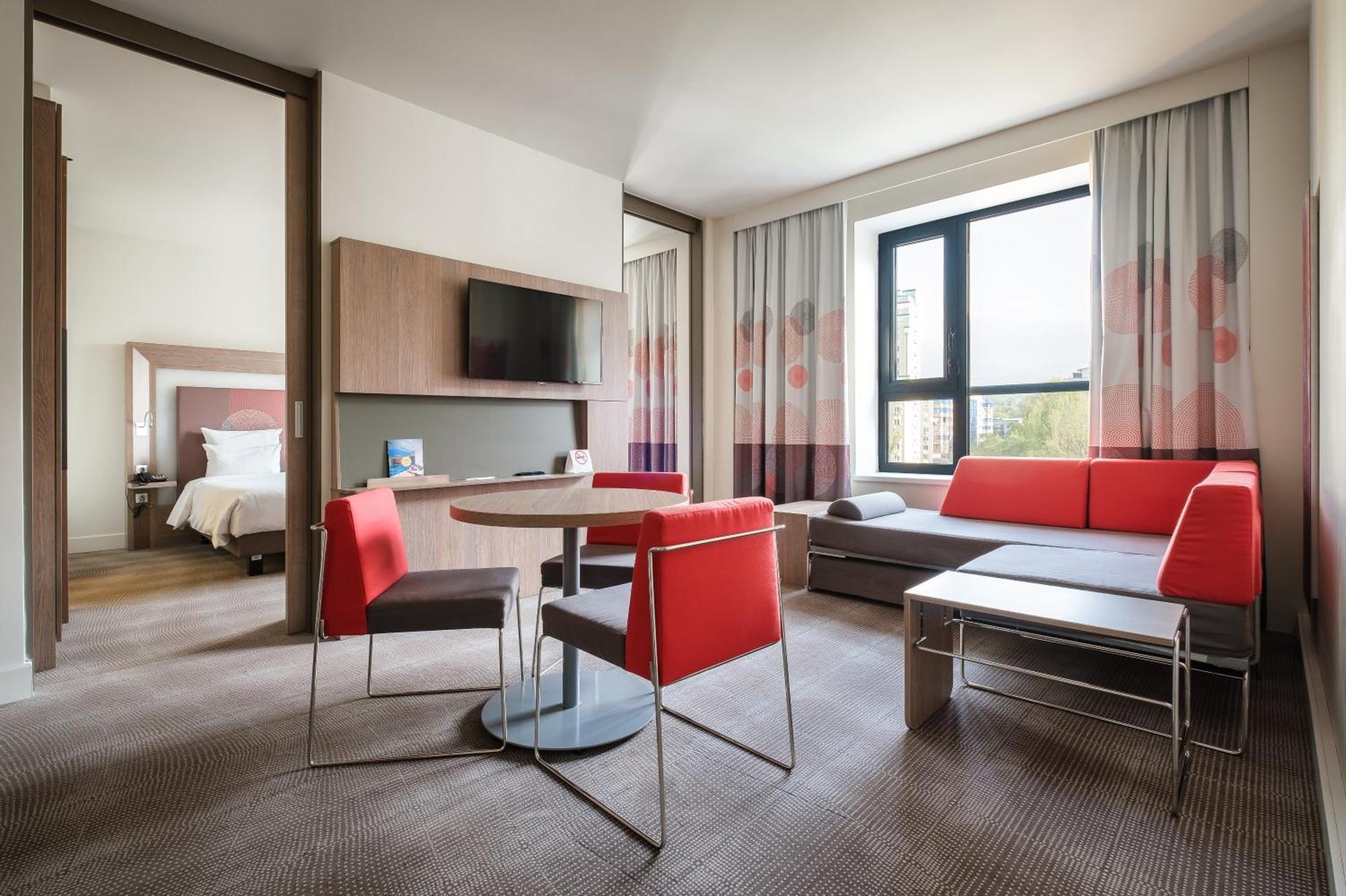Novotel Almaty City Center Ngoại thất bức ảnh