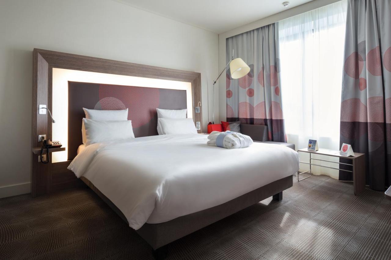 Novotel Almaty City Center Ngoại thất bức ảnh